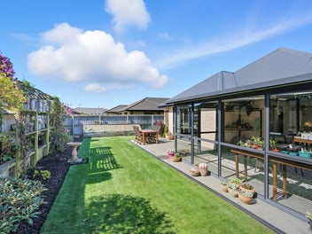 Prime Location - Owners Downsizing