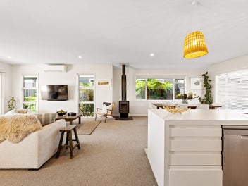 Spacious, Modern with Rural Outlook