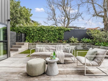 Designer Retreat - Move Straight In