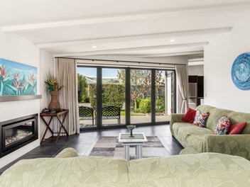 Vacant home, low-maintenance & ready