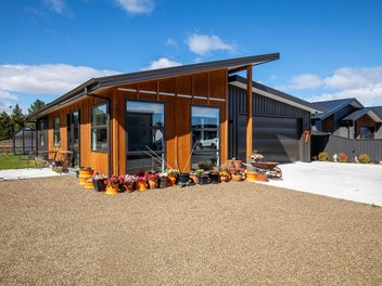 SMART DESIGN AND EASY LIVING