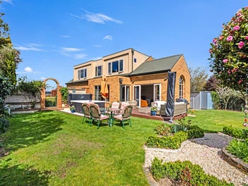 Sun, Space, Style & Central Convenience