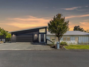 Priced to Move: Exceptional Views