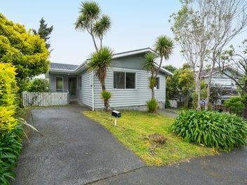 HOME AND INCOME IN KARORI