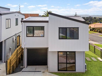 New Standalone-by the Gardens-Ultimate Convenience