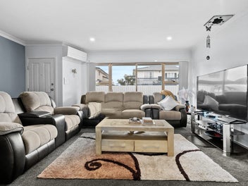 AUSTRALIA IS CALLING - RENOVATED AND READY