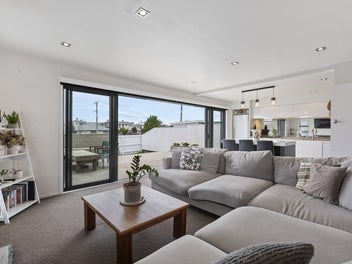 Bell Block Gem, Smart Family Living
