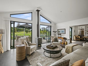 LEISURELY LIFESTYLE AT THE LINKS