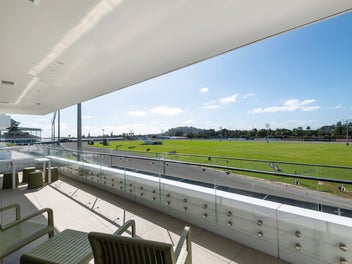 North-facing, sun-soaked living in Epsom