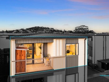Top-Floor Living with Reserve Views -Mt Albert Gem