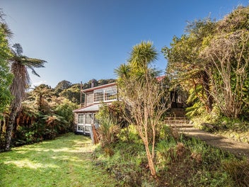 Charming Island Getaway!