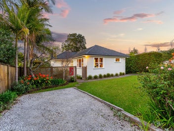 Sunny, Private with Potential - Walk to Reserve