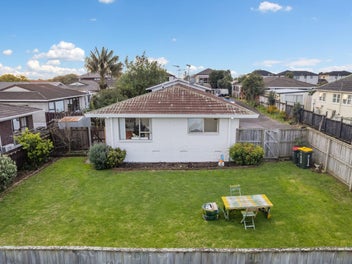Stylish & Super Central - Papatoetoe Retreat!