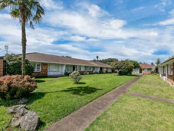 VENDORS QUIT .... YOUR CHANCE TO POUNCE