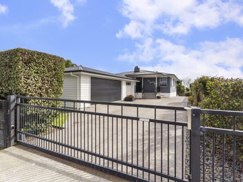 Sea Views & Space in Original Beachlands