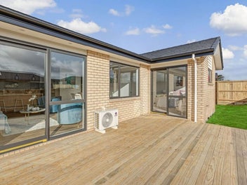 Corner Comfort: Spacious 5-Bedroom Brick Home