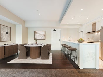 Freehold Near New with Seaview