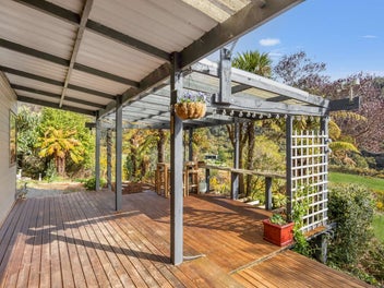 Fully Off-Grid Home with Solar, Wind and Hydro