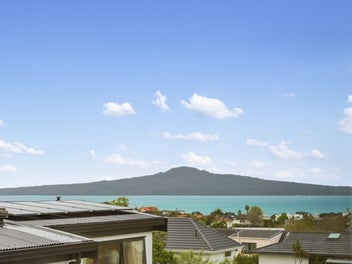 FIND: Indoor-Outdoor Living with Views.