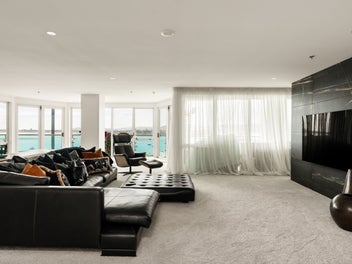 Space, style, and spectacular harbour views