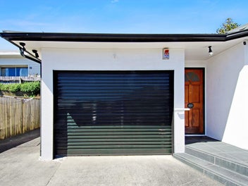 Single level, super sunny, prime location