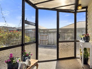 Standalone & Sunny – A Smart Choice