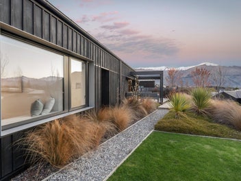 Detached studio, designer home in prime location