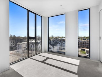 ONLY 1 LEFT! 3 Bed Penthouse With Latimer Views
