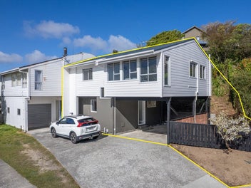 Elegance and Convenience at Makatote Grove!
