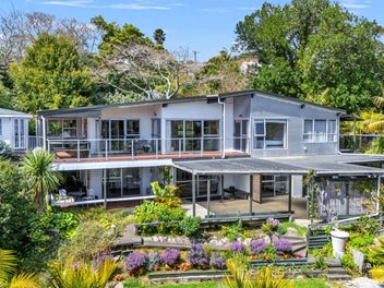 Coastal Retreat with Panoramic Views