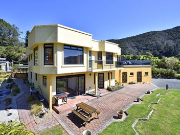 Elaine Bay Coastal Retreat