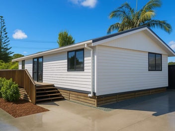 Near new, refreshed & Close To The Beach!