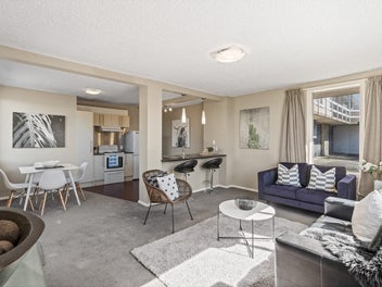 Effortless Living in the Heart of Roslyn