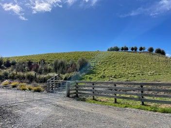 Elevated Elsthorpe lifestyle, stunning views