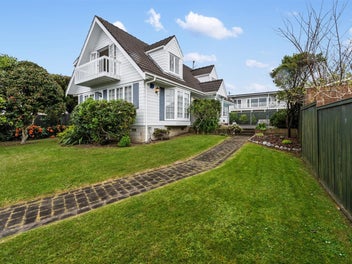 Takapuna Seaward Side Opportunity - 819m2 On Brett