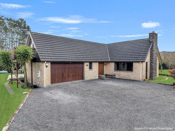 Exquisite Lifestyle Paradise on Paparimu Road!