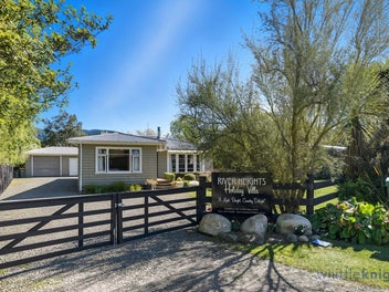 "River Heights" - Your Home or Holiday Haven