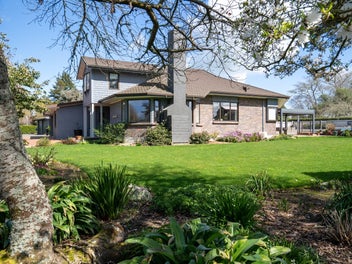 Family Living & Resort-Style Entertaining