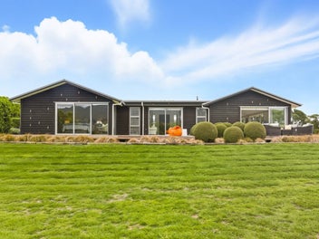 Contemporary Coastal Living!