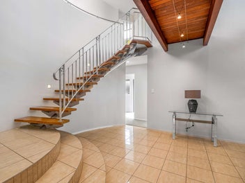 Panoramic Views - Contemporary Masterpiece!