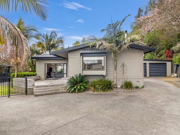 Riverside Retreat Blending Luxury, Light and Calm