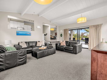 Riverside Retreat Blending Luxury, Light and Calm