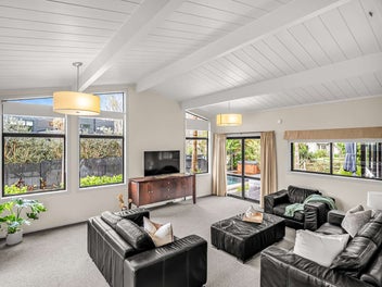 Riverside Retreat Blending Luxury, Light and Calm