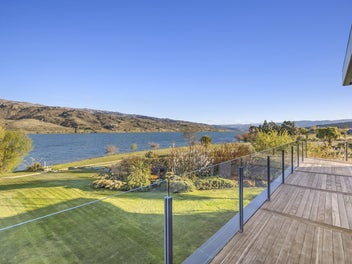 Luxury lakefront living