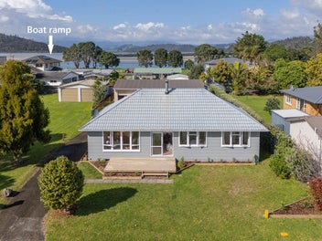 CUTE COTTAGE FOR CHRISTMAS?