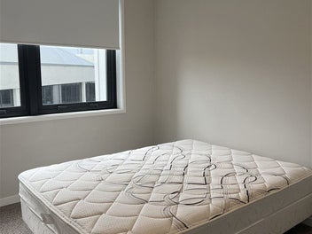 Spacious Freehold 1 bedroom apartment