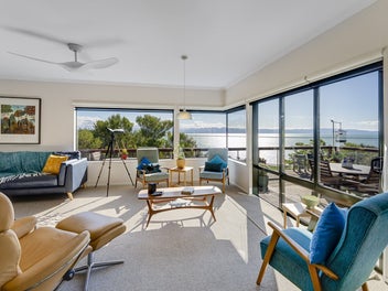 Stunning Home, Views, Native Bush!