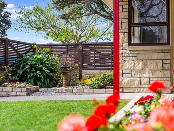Easy Living in Woburn Cul-de-Sac