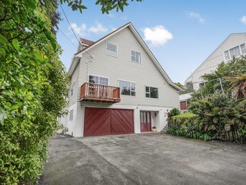 Grand Belmont Home with Harbour Views