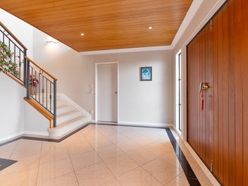 Spacious & Lovely Family Home in Unsworth Heights